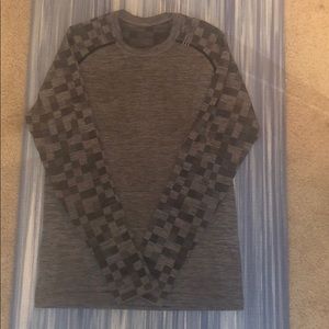 Mens L/S Lululemon top Size S